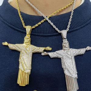 Collar <span class=keywords><strong>de</strong></span> Oro <span class=keywords><strong>de</strong></span> 18K <span class=keywords><strong>con</strong></span> Incrustaciones <span class=keywords><strong>de</strong></span> Cristales, Estilo Religioso, Estatua <span class=keywords><strong>de</strong></span> <span class=keywords><strong>Cristo</strong></span> Redentor del Río <span class=keywords><strong>de</strong></span> Janeiro, Joyería Brasileña - Product Image 2