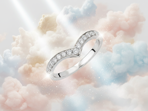 Bague en or 18 carats pavée de diamants naturels, alliance minimaliste empilable, bijoux de luxe pour femme, bijoux fins en forme de V, bijoux de mariée - Product Image 4