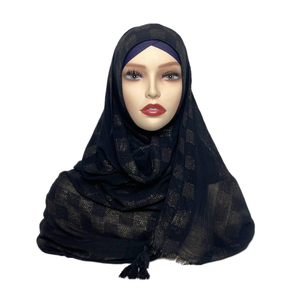 Hiyab Negro <span class=keywords><strong>de</strong></span> Lujo con Diseño a Cuadros Brillantes y Mezcla Metálica Dorada, <span class=keywords><strong>Tela</strong></span> Kashka Voile Viscosa, Jersey Premium <span class=keywords><strong>de</strong></span> Lujo Musulmán para Ramadán - Product Image 1