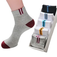 Chaussettes de sport décontractées pour hommes avec motif de dessin animé, saison estivale, vente en gros, pas cher, emballées individuellement, pour hommes et femmes, avec logo sur le corps.