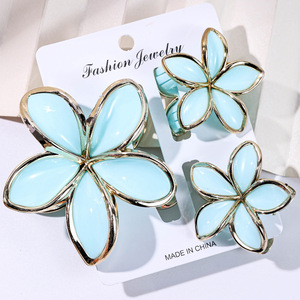 Lot de 3 pinces à <span class=keywords><strong>cheveux</strong></span> en forme de fleur de frangipanier avec bordure dorée, épingles à <span class=keywords><strong>cheveux</strong></span> esthétiques en résine gelée, bijoux de plage d'été style sirène pour femmes - Product Image 2