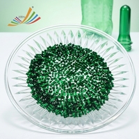 Masterbatch de couleur PET vert transparent personnalisé pour la production de bouteilles de boissons aux fruits et d'emballages alimentaires
