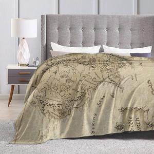 Couverture et jeté <span class=keywords><strong>de</strong></span> <span class=keywords><strong>lit</strong></span> en flanelle douce moderne tissée personnalisable avec carte <span class=keywords><strong>de</strong></span> la Terre du Milieu, légère et durable, pour la décoration d'intérieur hivernale - Product Image 2