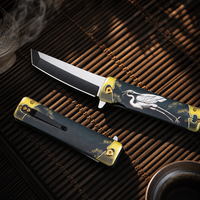 Pisau Lipat EDC CT733 dengan Gagang Aluminium Bermotif Cetak 3D, Bilah Tanto Baja 3Cr13 dengan Lapisan Oksida Hitam dan Tepi Polos, Sistem Pengunci Liner Lock, dan Flipper.