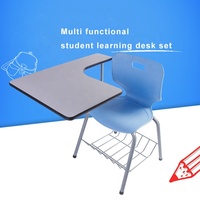Bureau d'école en bois avec tableau d'écriture, siège en plastique, chaise d'écriture pour salle de classe et formation universitaire pour étudiants, usage commercial intensif