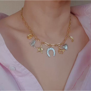 Collar con Múltiples Dijes Estilo Oeste Salvaje - Product Image 2