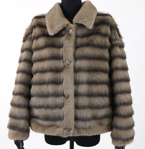 Manteau en fausse <span class=keywords><strong>fourrure</strong></span> de lapin mignon à deux couleurs personnalisées, col en fausse <span class=keywords><strong>fourrure</strong></span> matelassé - Product Image 2