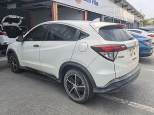 ホンダHR-V中古ターボガソリンSUV 134kW FWDドライブファブリックDark Auto LeftステアリングリアカメラR17タイヤ中古車2021年 - Product Image 4