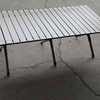 Ensemble de meubles de salle à manger d'extérieur pliables en aluminium moderne avec table et chaises réglables en hauteur, comprenant un sac de plage/camping