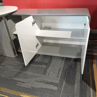 Mobilier de table de bureau à domicile elliptique élégant avec des bords arrondis, un dessus de table spacieux et un bureau de réception semi-circulaire