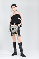 Vêtements femme demi-jupe irrégulière automne 2020 nouvelle jupe noire à poches tridimensionnelles à plusieurs niveaux de couleur contrastante avec cordon à lacets