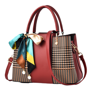 กระเป๋าโท้ทลำลองแบบพกพาสีดำทันสมัย ทนทาน ผลิตจากหนัง PU ขนาดใหญ่ สีสันสดใส สำหรับผู้หญิง ปิดด้วยซิป บุด้วยโพลีเอสเตอร์ ลายพิมพ์ภูมิทัศน์ พร้อมพู่ห้อย - Product Image 1