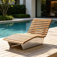 Banc de jardin ergonomique moderne en forme de S, chaise longue d'extérieur, base en acier inoxydable, lattes en bois imperméables, mobilier de rue