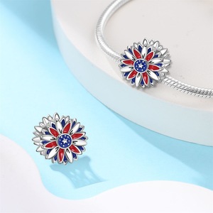 American flag pendant accessory, silver patriotic-themed pendant bead, suitable for <b>bracelets</b>, <b>red</b>, white and blue star design - Product Image 3