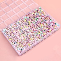 Bestseller - Ensemble de perles alphabétiques à 24 compartiments - Emballage en boîte blanche pour jeunes - Vente en gros - Kit d'accessoires de bijoux DIY - Fabrication de bracelets