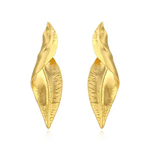 2023 Trending फैशन गहने थोक लंबी चंकी सोना चांदी मढ़वाया मिश्र धातु बड़ा मुड़ पत्ता कान की बाली महिलाओं के लिए
