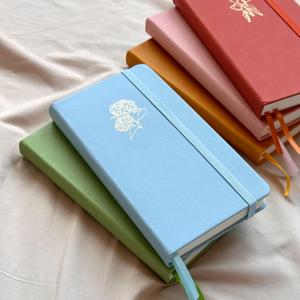สมุดบันทึก LABON Floral Traveler's Notebook ปกหนังวีแกน กระดาษหนา 160 แกรม สมุดบันทึกขนาดพกพา 160 หน้า แบบตารางและจุด - Product Image 1