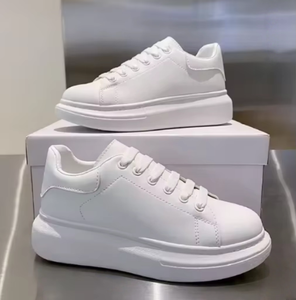 Baskets blanches simples et élégantes de style universitaire, à semelles souples, chaussures confortables et décontractées pour l'été - Product Image 3