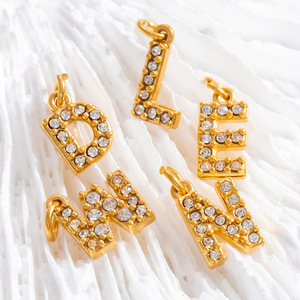 SUMMLY - Dijes de Circonio con las 26 Letras del Alfabeto, Chapados en Oro de 18K, de Acero Inoxidable, para Joyería DIY - Product Image 6