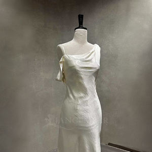 Robe de mariée sirène moderne et brillante NT60 en satin à une épaule avec appliques florales en cristal et jupe longue - Product Image 6