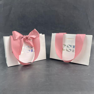 Sacs en papier de luxe personnalisés et élégants avec estampage holographique, poignée en ruban, sacs cadeaux pour Noël, la Saint-Valentin, les mariages et les fêtes - Product Image 5