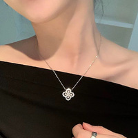 Collier pendentif trèfle à quatre feuilles porte-bonheur en argent sterling S925 incrusté de zircon |   Cadeau pour femme de style luxe léger