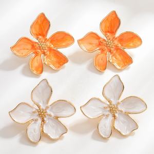 Maatwerk Retro Elegante Bloem Oorbellen Gepersonaliseerde Vakantie Feest Bloem Oorbellen Dames Modieuze Accessoires - Product Image 5