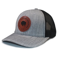 Casquette de baseball en cuir avec patch de marque et dos en maille incurvée - pour hommes et femmes
