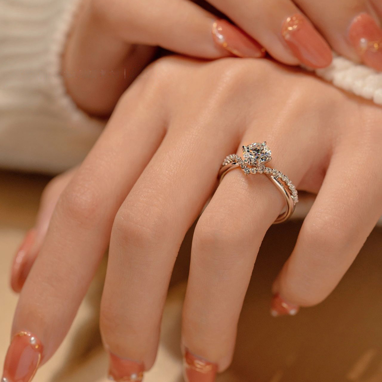 V-shaped women's ring
