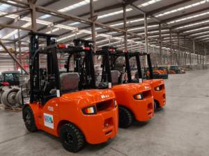 Montacargas Diésel 3T: Motor ISUZU, Mástil de 3 Etapas para Manejo de Materiales Pesados. - Product Image 5