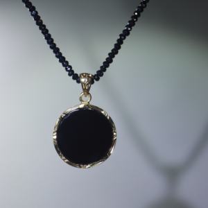 Colgante de Moldavita Premium, Placa Redonda, Amuleto Cósmico, Despertar Espiritual, Colgante de Vidrio de Meteorito, Colgante Redondo de Moldavita - Product Image 3