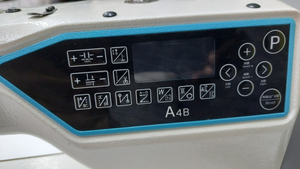 Machine à coudre industrielle JACK BRAND A4B à point noué, à aiguille simple, à lit plat, avec ensemble complet - Product Image 2