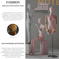 Magasin de vêtements haut de gamme coloré velours plat-épaule modèle accessoires pour femmes fenêtre fausse poupée robe de mariée magasin présentoir