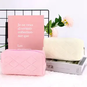 Bolsa de maquiagem com zíper elegante de marca própria, organizador de batom rosa para meninas, embalagem grande de flanela de pelúcia, bolsa cosmética de marca própria de qualidade premium