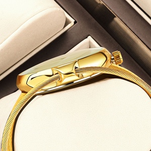 <span class=keywords><strong>Montre</strong></span> à quartz minimaliste pour <span class=keywords><strong>femme</strong></span>, cadran en verre de 32 mm, bracelet en alliage d'inspiration coréenne avec accents de diamants, résistante à l'eau jusqu'à 10 m, analogique - Product Image 2