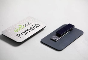 Etiquetas de Identificación Metálicas Personalizadas con Certificación BSCI/ISO - Impresión de Iconos y Nombres al por Mayor para Empresas de Servicios Globales - Product Image 2