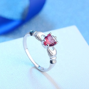 Prix de gros irlandais coeur <span class=keywords><strong>Claddagh</strong></span> anneau plaqué <span class=keywords><strong>argent</strong></span> avec Zircon cubique coeur noeud anneau hommes femmes amour fidélité anneau bijoux - Product Image 3