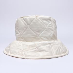 Sombrero de cubo acolchado personalizado al por mayor con logo bordado plano, sombrero de invierno con letras ajustables de algodón y lino laminado, informal - Product Image 4