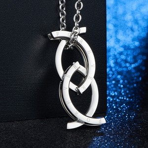 Collar de Acero Inoxidable con Diseño Geométrico de Peces Besándose, Deformable, Unisex, Ideal para Regalo, Cadena para Suéter - Product Image 3
