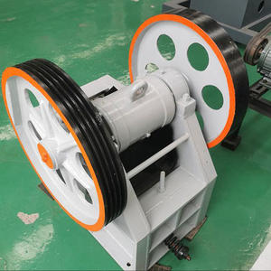 Concasseur de pierres mobile avec une capacité de 3 à 200 T/H pour diverses roches, petit concasseur à mâchoires à moteur diesel - Product Image 4