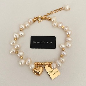 Bracelet tendance en perles artificielles, motif cœur et carré porte-bonheur, design élégant et haut de gamme pour femme – Nouvelle collection à succès - Product Image 1