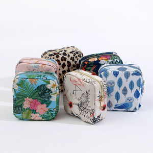 Vente en gros Trousse cosmétique léopard Pochette cosmétique en nylon entièrement imprimée Pochette <span class=keywords><strong>de</strong></span> voyage à fermeture éclair Organisateur <span class=keywords><strong>de</strong></span> <span class=keywords><strong>toilette</strong></span> Trousse <span class=keywords><strong>de</strong></span> voyage pour maquillage - Product Image 2