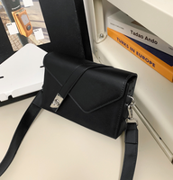 Sac à bandoulière minimaliste en cuir PU avec barre métallique, sac messager fin à rabat pour homme, usage quotidien professionnel