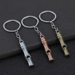Sifflet en métal en forme de bambou, style vintage, porte-clés, pendentif pour sac, vente en gros - Product Image 2