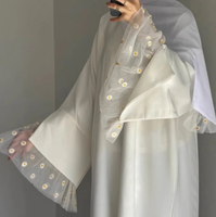 Robe musulmane YKA039 pour femmes, vêtements islamiques, hijabs, abaya traditionnelle de haute qualité avec broderie florale en dentelle et manches larges.
