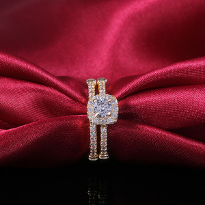 Anello Impilabile Color Oro per Donne, Gioiello Elegante e Scintillante, Vendita all'Ingrosso - Product Image 2