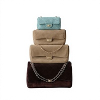 Sac à bandoulière en cuir de vachette givré et suédé, style petite fragrance de luxe léger, avec chaîne à motif losanges, collection 2026