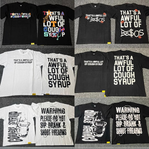 T-shirt da uomo a maniche corte in cotone traspirante con stampa del marchio streetwear 'That's a Awful Lot of COUGH SYRUP', camicie di design - Product Image 1