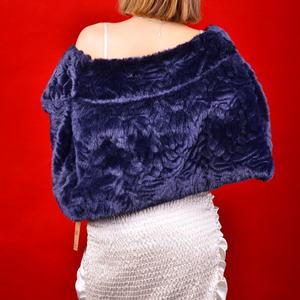 Capa de Lujo para Mujer, Diseño de Invierno, Piel Sintética de Zorro, Color Azul Oscuro, Estilo Vestido de Gala para Fiesta, Venta al Por Mayor - Product Image 5
