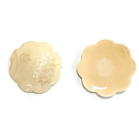Forme de fleur de prunier du fabricant direct couverture de mamelon en tissu Sexy pétales de poitrine en Silicone sans couture Invisible pour patch de mamelon